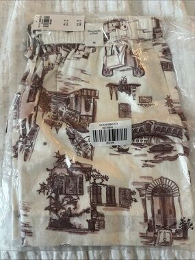 Abercrombie & Fitch Cream Shorts with Brown Scenic Toile Print